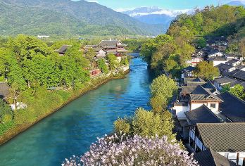 都江堰+三星堆【豪华保姆车 | 可选2-8人小团.观夜景】【[秘制路线]全程下坡路，旅途轻松有趣，亲子同乐】