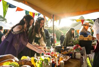 新西兰霍比特村+萤火虫洞一日游【接送市区/中英文司导】【[经典联动中土]逛霍比特村打卡，乘船赏萤光】