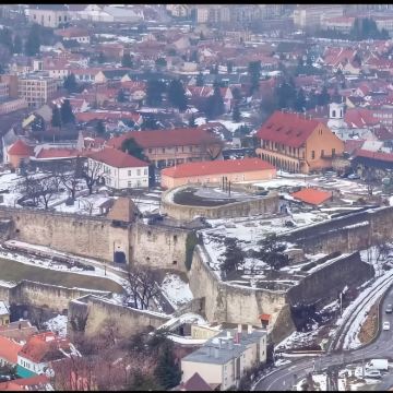 匈牙利布达佩斯埃格尔城堡+美人谷酒窖一日游