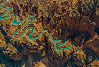 兰州黄河石林+饮马沟大峡谷1日游【羊皮筏驴车/纯玩定点接送】【[随团赠送]旅游安全险一份，不赶时间，领略天下奇观黄河石林；】