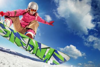 北京万科石京龙滑雪场包车一日游【上门接送/时间自由】【冬日暖阳与冰雪激情在此交汇，尽享独一无二的阳坡滑雪乐趣！】