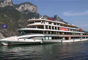 湖北宜昌交运两坝一峡游船+三峡大坝+葛洲坝船闸拼团一日活动【精华线路：三峡短途游轮，体验葛洲坝船闸，水涨船高/水降船高，世纪工程三峡大坝，原汁风味峡谷西陵峡。】
