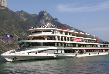 交运两坝一峡游船+三峡大坝旅游区+葛洲坝船闸，宜昌出发跟团 【长江上过葛洲坝船闸的休闲观光短线游览线路，给您不一样的旅游享受】