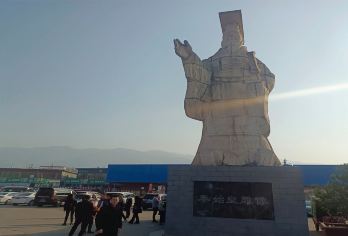 西安秦始皇帝陵博物院(兵马俑)+华清宫一日游【大学生】【[亮点1]总社发团，可选16人团/10人轻奢团/《长恨歌》/《驼铃传奇》/《西安千古情》套餐；】