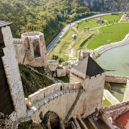 塞尔维亚铁门峡谷+戈卢巴茨要塞一日游|含门票+多瑙河游船