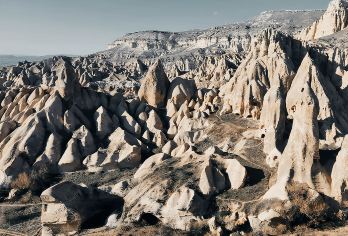 日游【卡帕多奇亚亮点之旅：地下城、城堡与陶艺体验】【专业持证导游, 空调车辆接送服务, 博物馆门票, 传统餐厅午餐, 每人提供半升矿泉水, 税费】