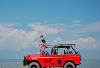 大理白族自治州+喜洲+双廊+理想邦一日【彩色吉普车环海旅拍】【大理彩色吉普车环海旅拍+大理古城5公里内可接送；】