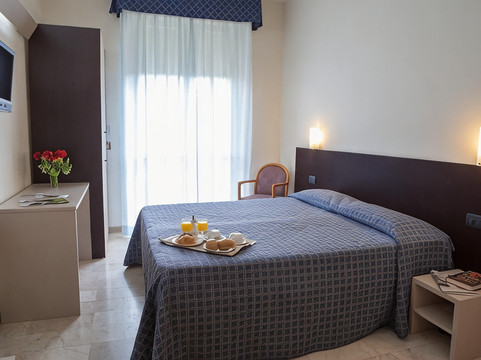 汽车公园酒店主图