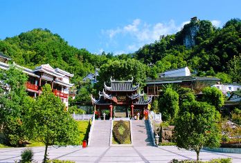 宜昌清江画廊一日游【一单一团·含门票+船票·市区接送】【[缤纷景点]八百里清江美如画，三百里画廊在长阳，船在江上走/人在画中游。登武落钟离山，品味巴楚风情！】