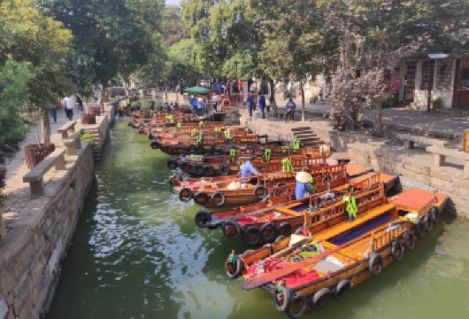 苏州同里+周庄一日游【纯玩团•含游船•江南水乡•双5A景区】【此线路纯玩团，天天发班，一天时间畅游2大水乡古镇，节约您宝贵时间。】