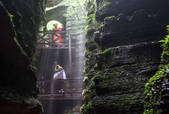 梭布垭石林+仙山贡水一日游【2-8人独立团/纯玩+上门接送】【[VIP精品小团]睡到自然醒，免费接送，一人一正座，避开接人高峰，出发时间自由！】