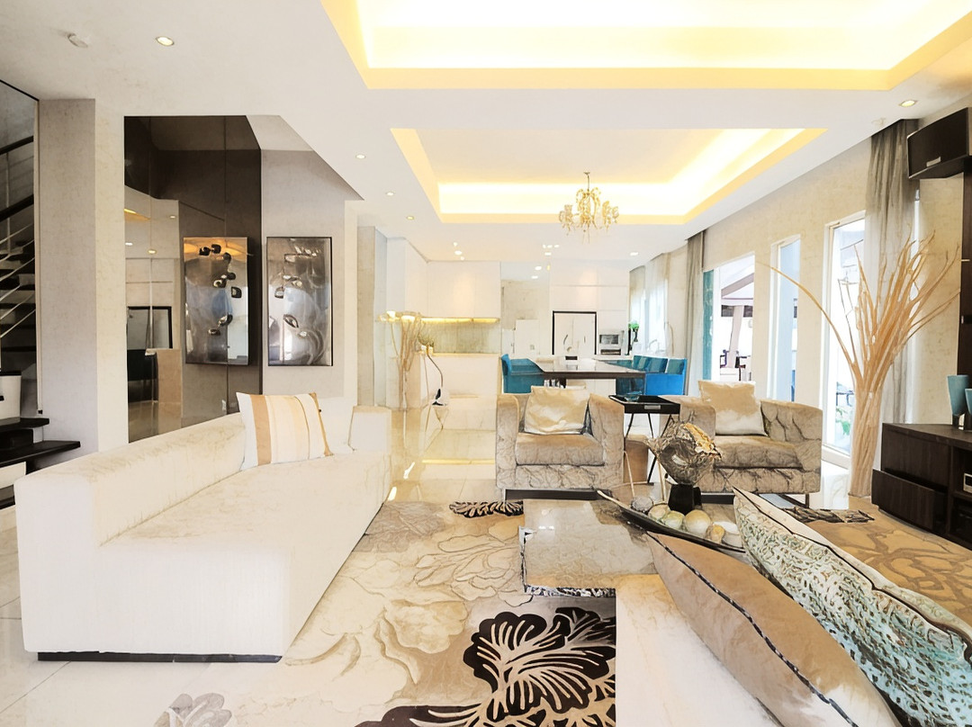 A Spacious & Lux 4BR House with Gazebo