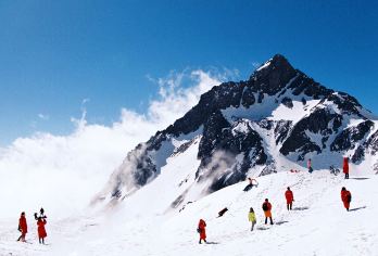 丽江玉龙雪山+拉市海+白沙古镇包车一日游【一单一团私享定制】【当地实力车队5-17座多款车型优选、全程独立用车无缝接送，本土车源一手操作、旅程无后顾之忧；】