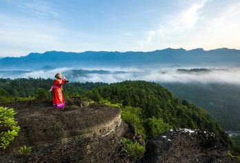 『跟团游』恩施梭布垭石林一日游【纯玩|上门接|自营发班】【[品质鉴定]我们是本土红榜旅行社，拥有成熟的操作团队，拥有自己的车队和导游，强大的资源优势！】