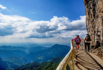 金佛山一日游【包车游&一单一团&重庆主城区上门接送.纯玩】【[贴心服务]正规车辆，舒适干净，老司机保驾护航，推荐当地美食美景，旅行路上不踩坑。】