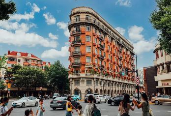 上海武康路历史文化一条街半日活动【原创深度诙谐讲解+精致小团】【专业老师原创深度诙谐讲解，历史文化名人一条街，聆听老上海的风云故事！】