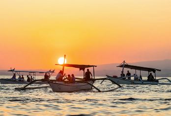 巴厘岛罗威纳追海豚一日游看海豚滑翔伞火山温泉漂流巴厘岛旅游【[网红景点]火山、温泉、秋千、滑翔伞、漂流、SPA、等多线路任意搭配！】