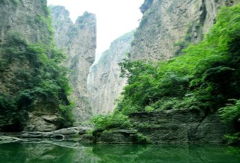 通天峡风景区一日游【新乡出发】【通天湖、石屏山、戏水广场、三叠瀑、天河壶口、一帘幽梦水帘洞、七彩玻璃桥】