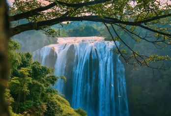 贵州黄果树瀑布+陡坡塘瀑布+天星桥包车一日游【本地司导接待】【银练落九天，喀斯特上醉黔颜】