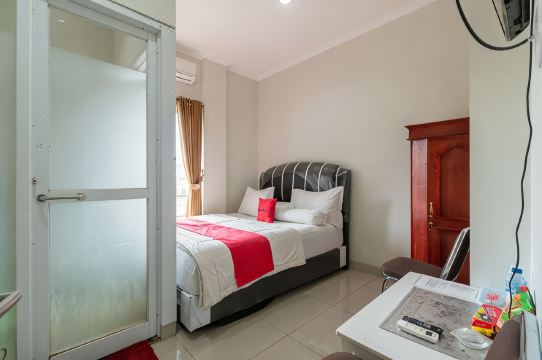 RedDoorz Plus Near Palembang Airport 3