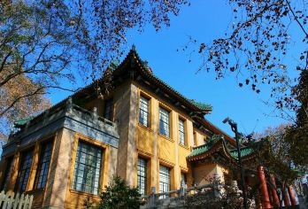 商务车丨英文导游丨中山陵+美龄宫+牛首山+夫子庙+瞻园1日【[精选景点]南京网红牛首山深度漫游，中山陵和美龄宫寻民国故事！】