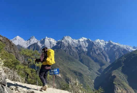 云南丽江+香格里拉中虎跳峡轻徒步+中途客栈+龙洞瀑布【丽江出发中虎跳峡徒步一日游，一天也可以徒步】