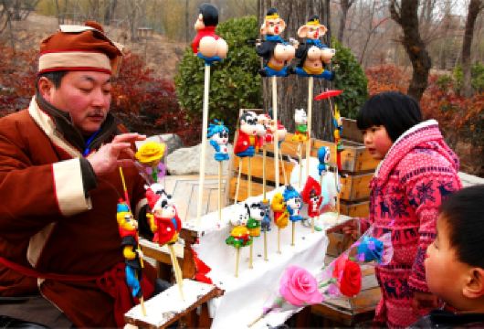 万岁山武侠城一日游【含门票+演出+仅限许昌市区客人跟团】【目前景区将地域广阔、各种休闲设施齐全等众多优势集于一身，已成为中外游客来汴观光旅游的必选之地。】