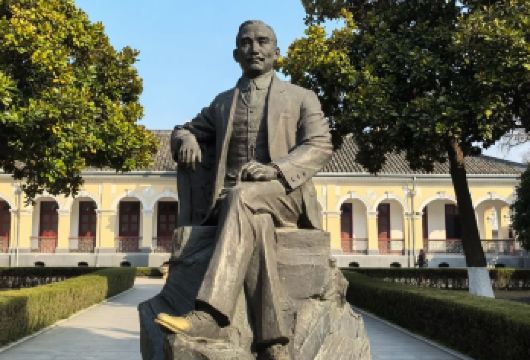 南京总统府+真人导游深度讲解1.5h【赠送耳麦多个场次可选】【全程佩戴无线耳麦，拒绝嘈杂混乱，全程无购物无自费】