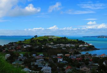 新西兰奥克兰 蓝泉-罗托鲁瓦-胡卡瀑布可定南北岛包车【专属客服和本地中文司机，一家一团包车】