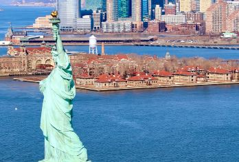 自由女神像+华尔街+帝国大厦+时代广场+布鲁克林大桥一日游【在前往自由岛和埃利斯岛的渡轮上享受微风和城市景观】