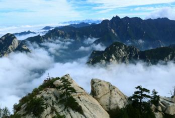 陕西华山一日游【三环内接早/赠手套/祈福带/自热饭】【[贴心赠送]赠送祈福红丝带+登山手套+矿泉水饮品；赠送午餐自热饭、现做自热营养餐、健康低脂餐三选一。】