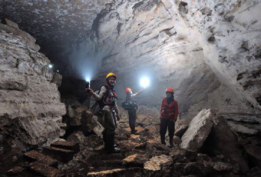 日惹Jomblang洞穴探索之旅：集合点集合+含门票+含午餐【下降 60 米进入 Jomblang 洞穴，见证令人着迷的“天堂之光”】