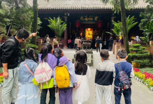 成都武侯祠半日游【门票+亲子研学 三国风云地 探寻英雄迹】【[三国文化沉浸体验]走进武侯祠，近距离感受三国文化，探寻刘备、诸葛亮等英雄事迹】