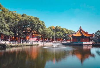 舟山出发【普陀山大门票+往返船票+午餐+导游讲解】拼团游【赠送中餐——长生素斋或百步阁素斋，网红素食自助，现代版功德林！】