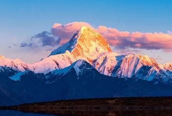 丽江玉龙雪山+蓝月谷一日游【8人纯玩小团丨赠氧气防寒丨含餐】【[随心选择]套餐一为抢票套餐，其他套餐为系统出票，保证出票（除雪山检修、恶劣天气等不可控因素况外）！】