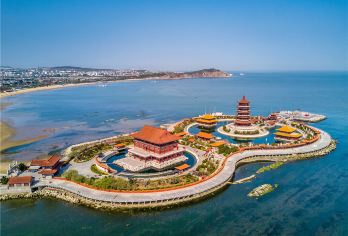 烟台蓬莱阁+八仙过海景区+文成城堡+孤独的鲸一日游【[可以选择双体帆船出海观看黄渤海分界线/海上观看蓬莱阁和八仙过海，还可以喂海鸥]】