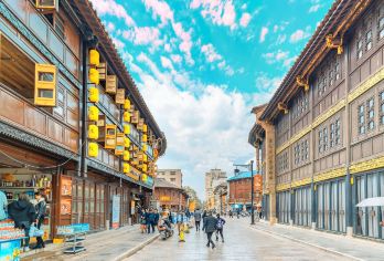 昆明出发：官渡古镇+金马碧鸡坊+斗南花市+老街一日【私家团】【私家小团丨小众玩法丨纯玩无购丨独立包车丨行程可调丨随停随走丨时间自由丨上门接送】