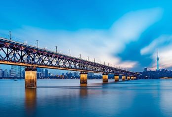 武汉大学+武汉长江大桥+黄鹤楼+湖北省博物馆一日游【私家团】【[行程特色]深度游武汉-包车轻松游-少走路线路】