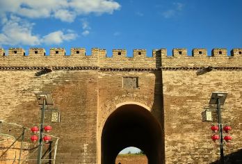 大同左云县摩天岭哥特式建筑八台子教堂+右玉杀虎口包车一日游【[优选司机]十年以上驾龄老司机带您玩转大同周边，为您的旅途保驾护航。】