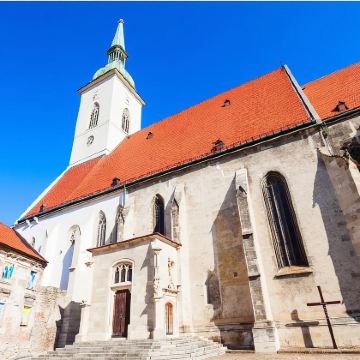 维也纳出发：布达迪斯拉发城堡＋圣马丁主教座堂＋新锡德尔湖