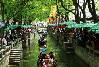 苏州周庄+同里古镇一日游【纯玩团 含游船｜昆山•苏州出发】【此线路纯玩团，天天发班，一天时间畅游2大水乡古镇，节约您宝贵时间。】