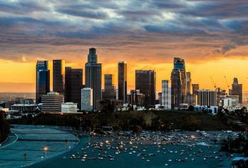 美国+洛杉矶+好莱坞星光大道一日游/行程可调-可定制多日【包车一日游，解锁旅行新方式！独立车辆配备经验丰富的老司机，为您量身打造专属行程。】