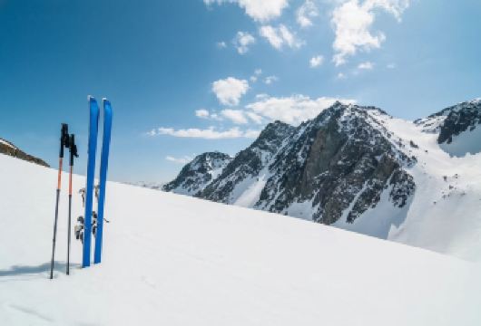 本溪东风湖冰雪大世界一日游【[多站发车]市府、铁西、苏家屯3站发车，方便快捷！正规空调旅游巴士，安全舒适。】