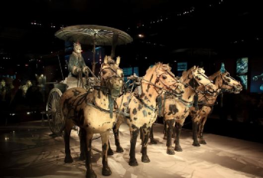 西安小南门早市+城墙+陶俑制作+兵马俑+丽山园一日游【沉浸式体验西安烟火与历史：逛小南门早市尝地道美食，登古城墙览盛景，亲手制作陶俑，解锁多元旅行乐趣。】