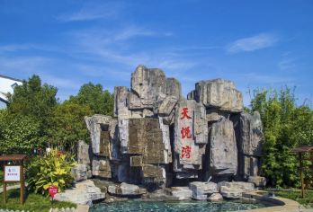 安庆市区包车往返｜天悦湾温泉一日包车游（多车型可选）【[一对一包车]专车上门接送，车辆费用全含】