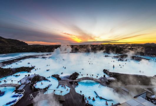 冰岛 黄金圈+火山口湖+蓝湖温泉一日游 19人团/含蓝湖门票【黄金圈和蓝湖19人团游是经典组合的旅程享受】