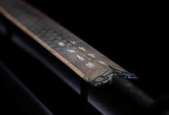 湖北省博物馆半日游【无线耳机+精华讲解】【[中文导游讲解]感受越王勾践剑的历史厚重感】