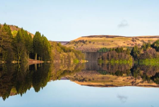 英国峰区+卡斯尔顿+贝克韦尔+峰区溶洞一日游【当地中文客服】【体验“户外自然”及“典型英国小镇”的生活，亲身领略英国峰区及小镇美景！】