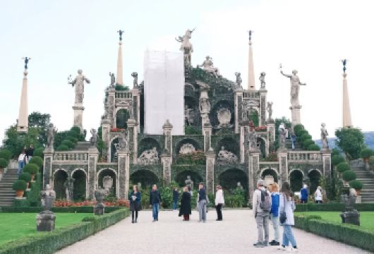 斯特雷萨包车自由行：随访群岛+修道院+莫塔罗内山+塔兰托别墅【无需为交通烦恼，舒适专车全程接送，行程灵活自由，随心掌控游览节奏，沉浸式感受意大利风情。】