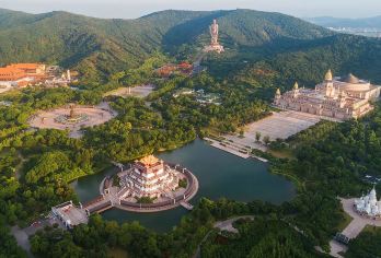 无锡古运河游船+拈花湾+灵山大佛|包车日游【中英俄法德西】#【[妙趣之旅]体会到沉稳的中式之美，传承千年文化精髓。】